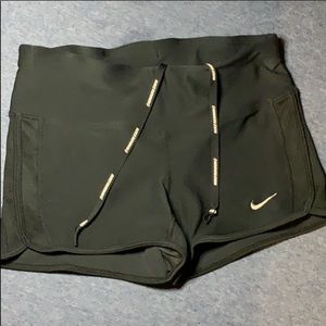 NIKE SWEATER & NIKE SHORTS BUNDLE